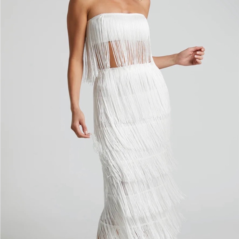 Lulu’s Amalee two piece set Fringe Strapless White Maxi Dress 2